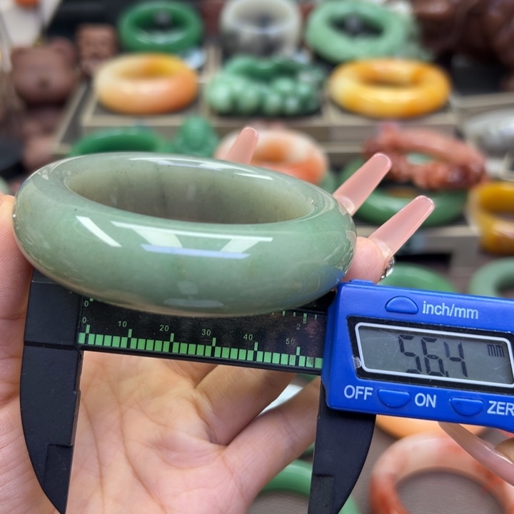 未镶嵌手镯石英岩玉