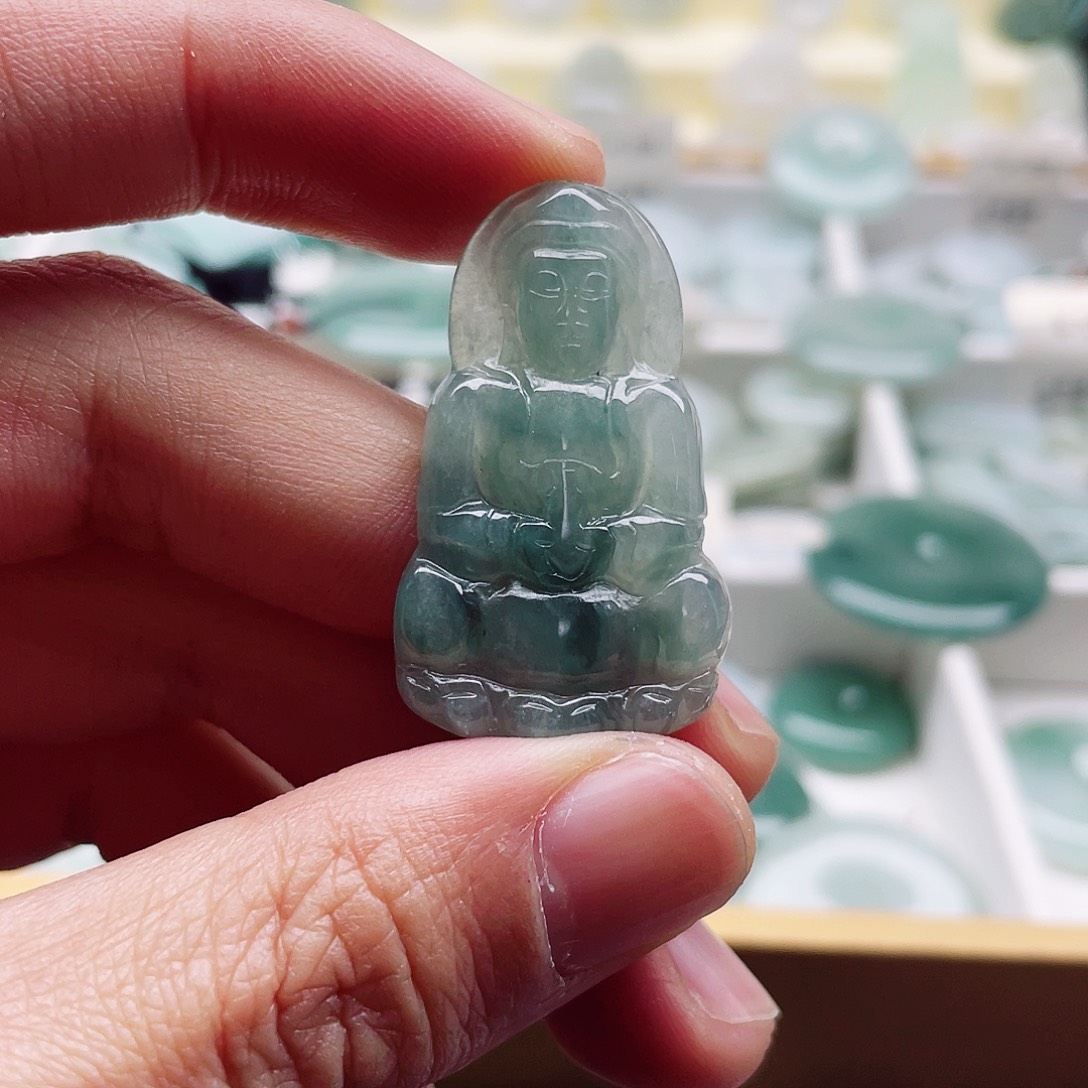 翡翠颈饰未镶嵌天然翡翠