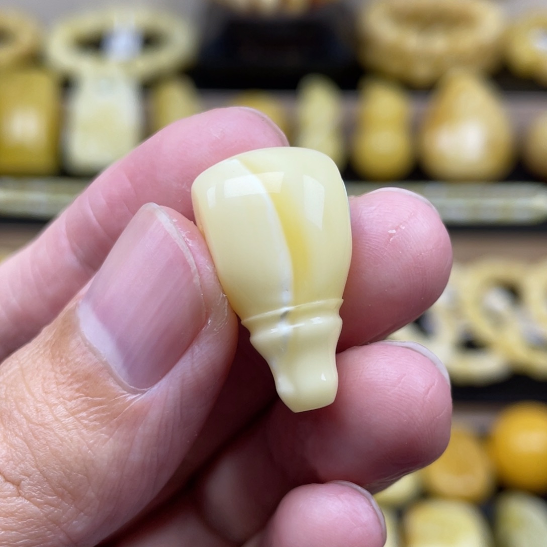 琥珀裸石未镶嵌刘*彦琥珀蜜蜡