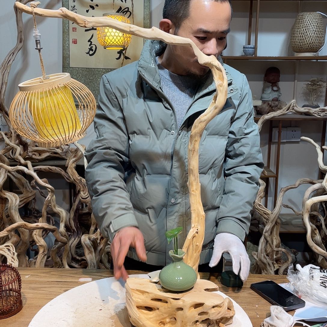 柏木杜鹃花盛开于春天