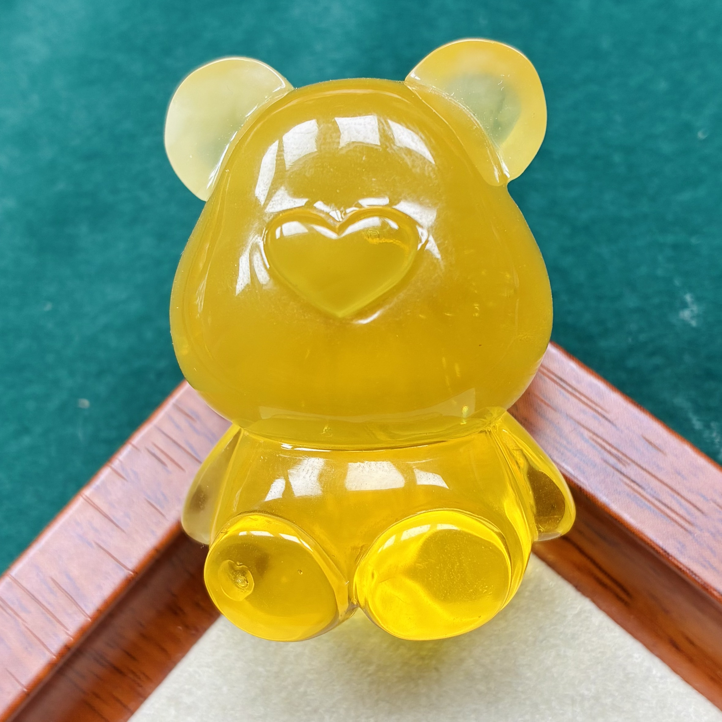 天然琥珀蜜蜡小熊，抖音基地发货。带证书。