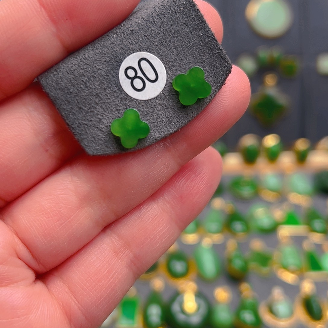 和田玉18K金镶嵌耳饰