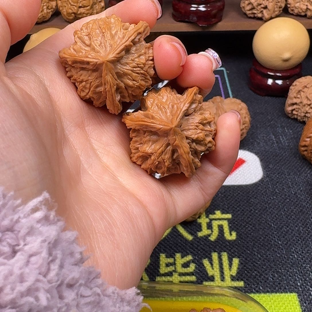 文玩核桃吊坠35盘山三棱
