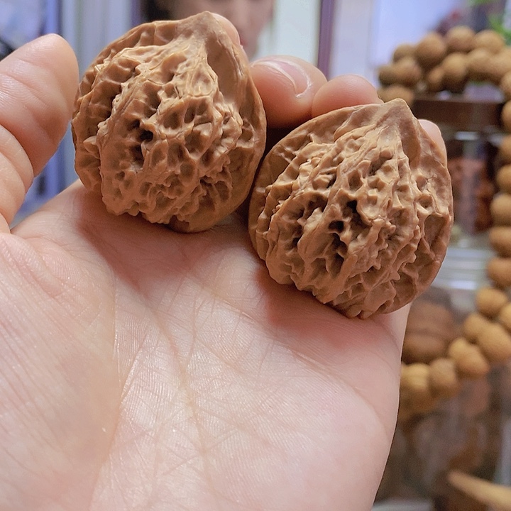 【闪购商品】文玩核桃把件39玲珑塔尖黄