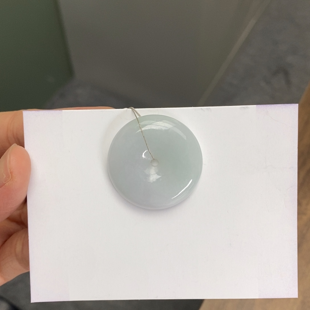 翡翠颈饰未镶嵌平安扣