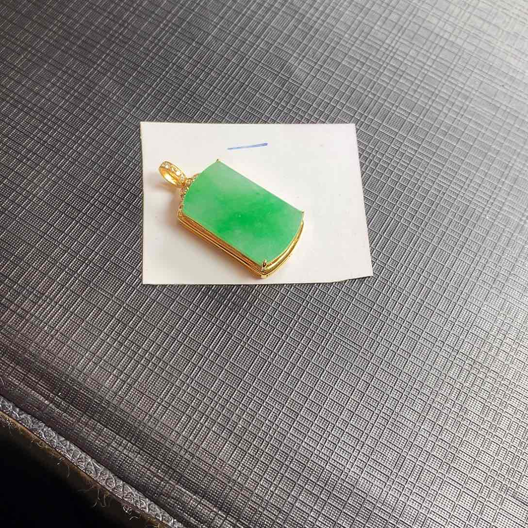 翡翠颈饰18K金镶嵌翡翠