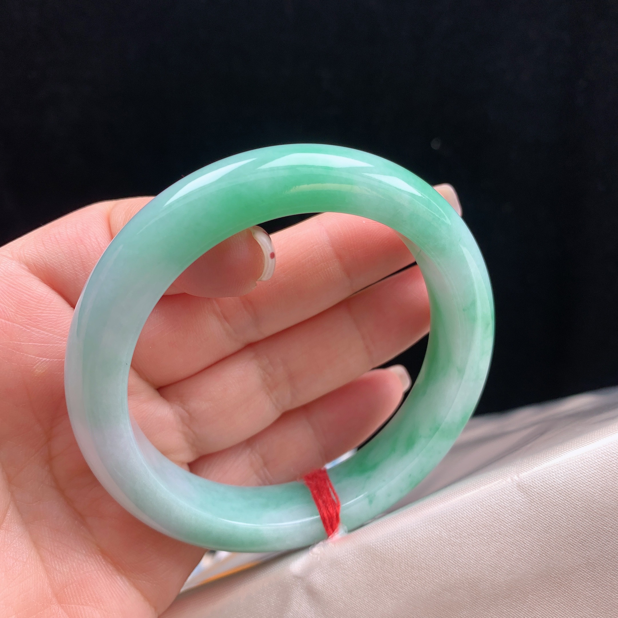 阳绿飘花细腻58圈手镯