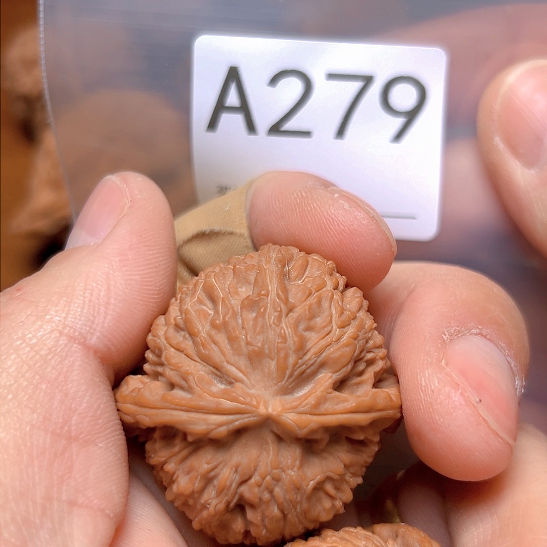 文玩核桃吊坠从***i白狮子38