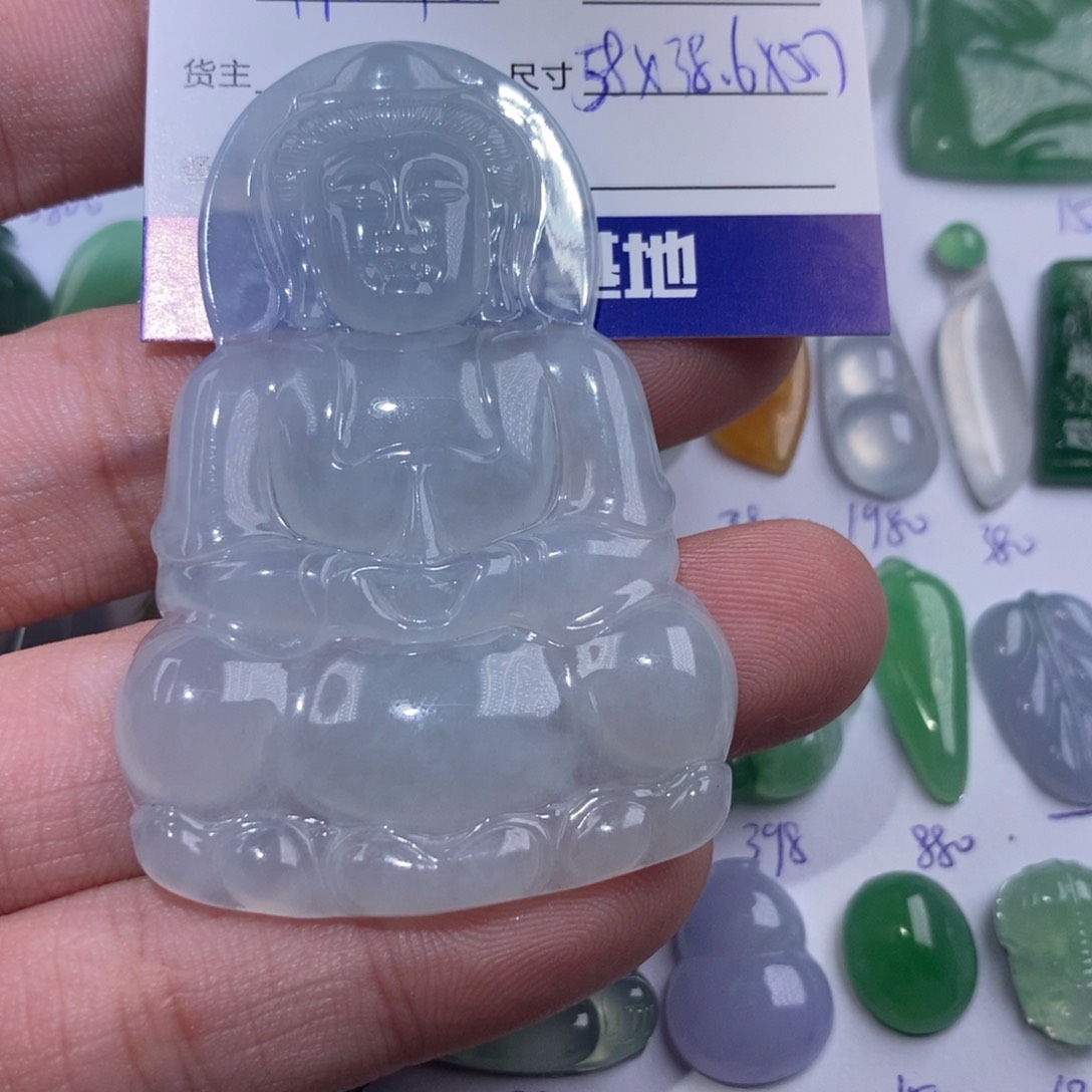 翡翠颈饰未镶嵌小*翡翠观音