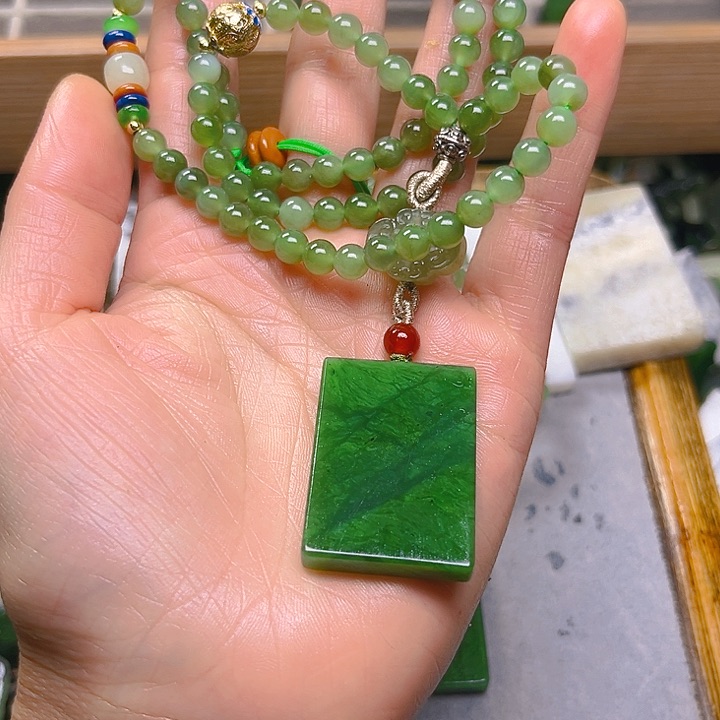 未镶嵌和田玉珠宝半成品时**浅