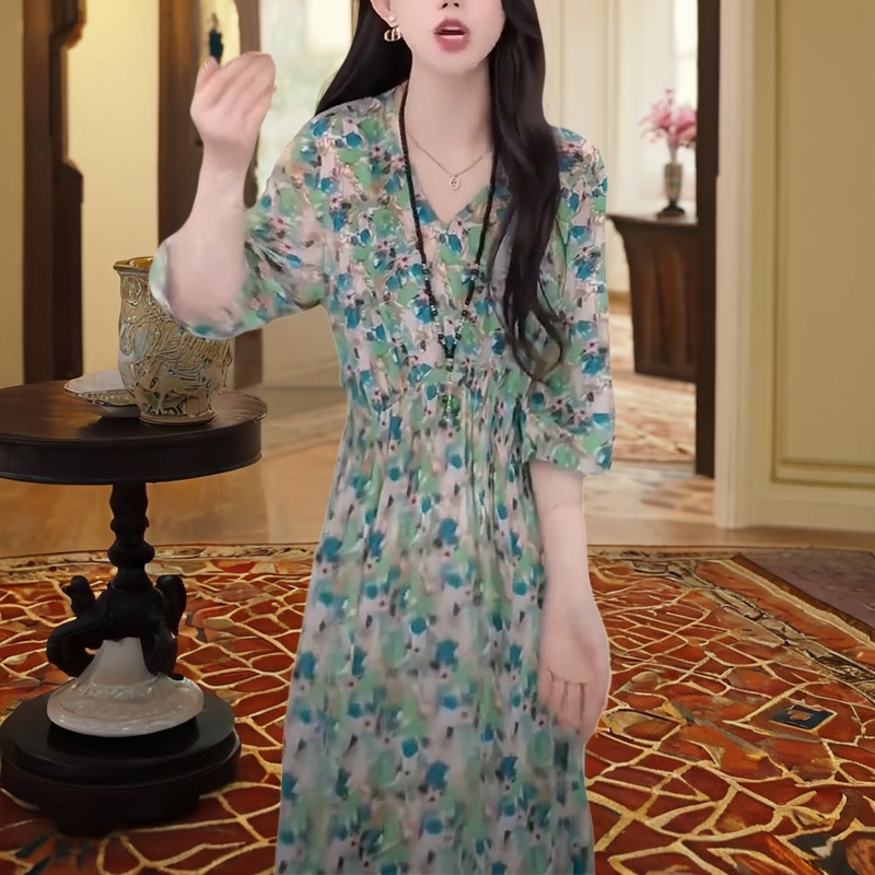 多巴胺风法式时尚碎花连衣裙女2025新款爆款长裙宽松遮屁股裙子女