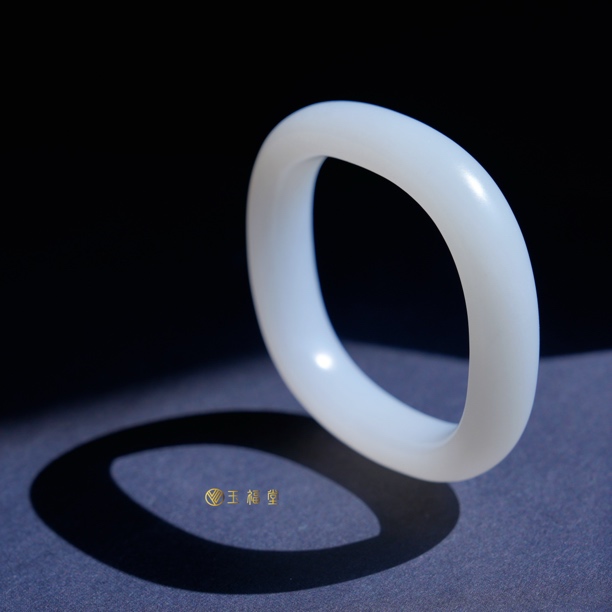 玉福堂|新疆和田玉且末料脂白玉镯方镯 藏品53-56mm