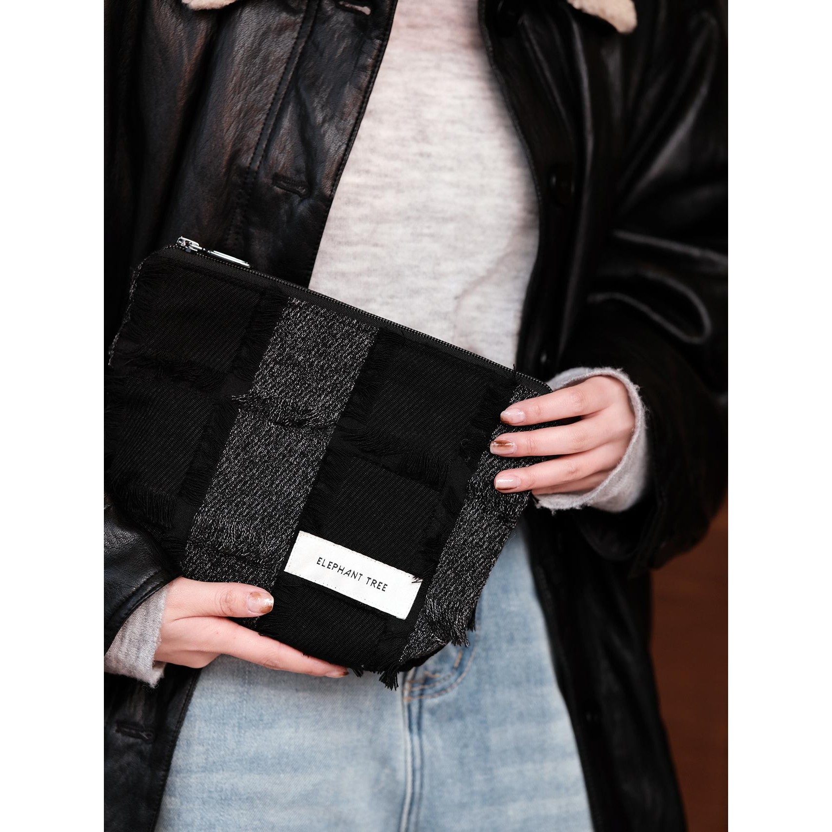 高级感格纹流苏化妆包收纳包秋冬时尚百搭女生大容量小众手拿包包