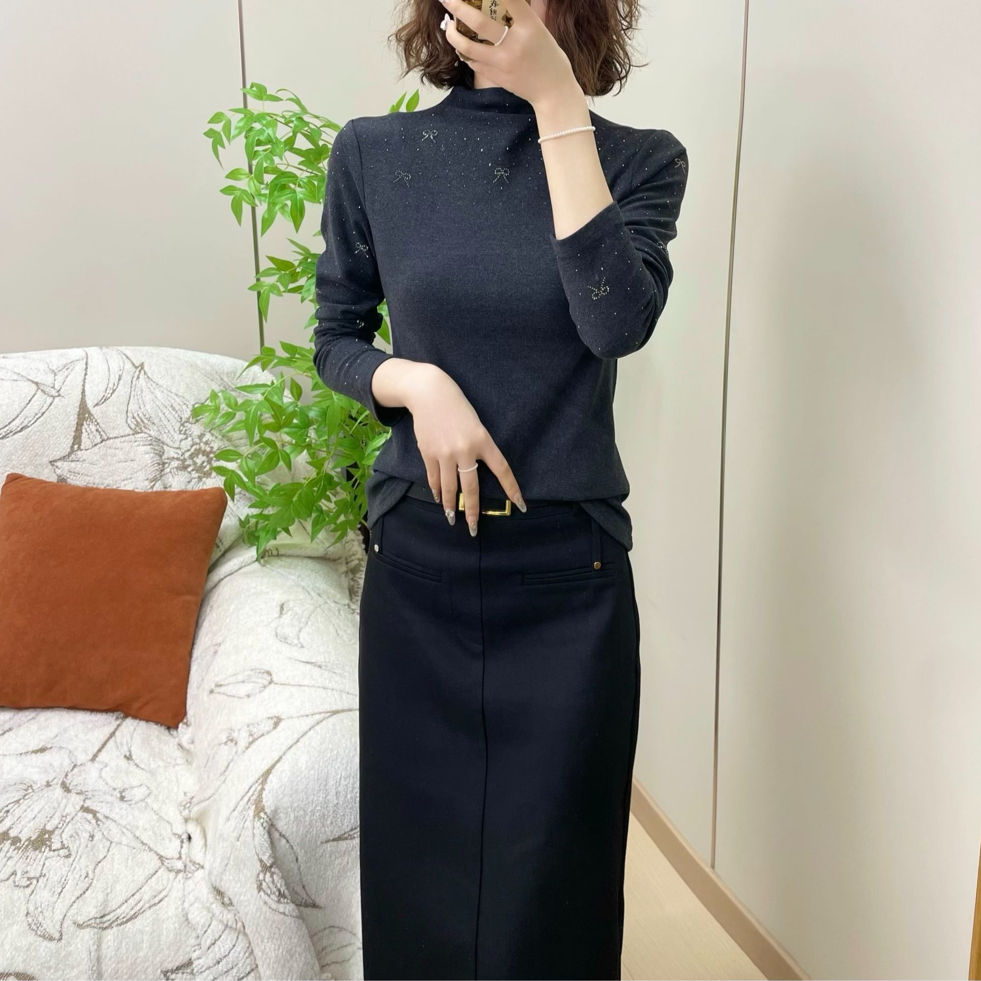 新款冬季气质减龄烫钻设计感时尚百搭长袖显瘦上衣女