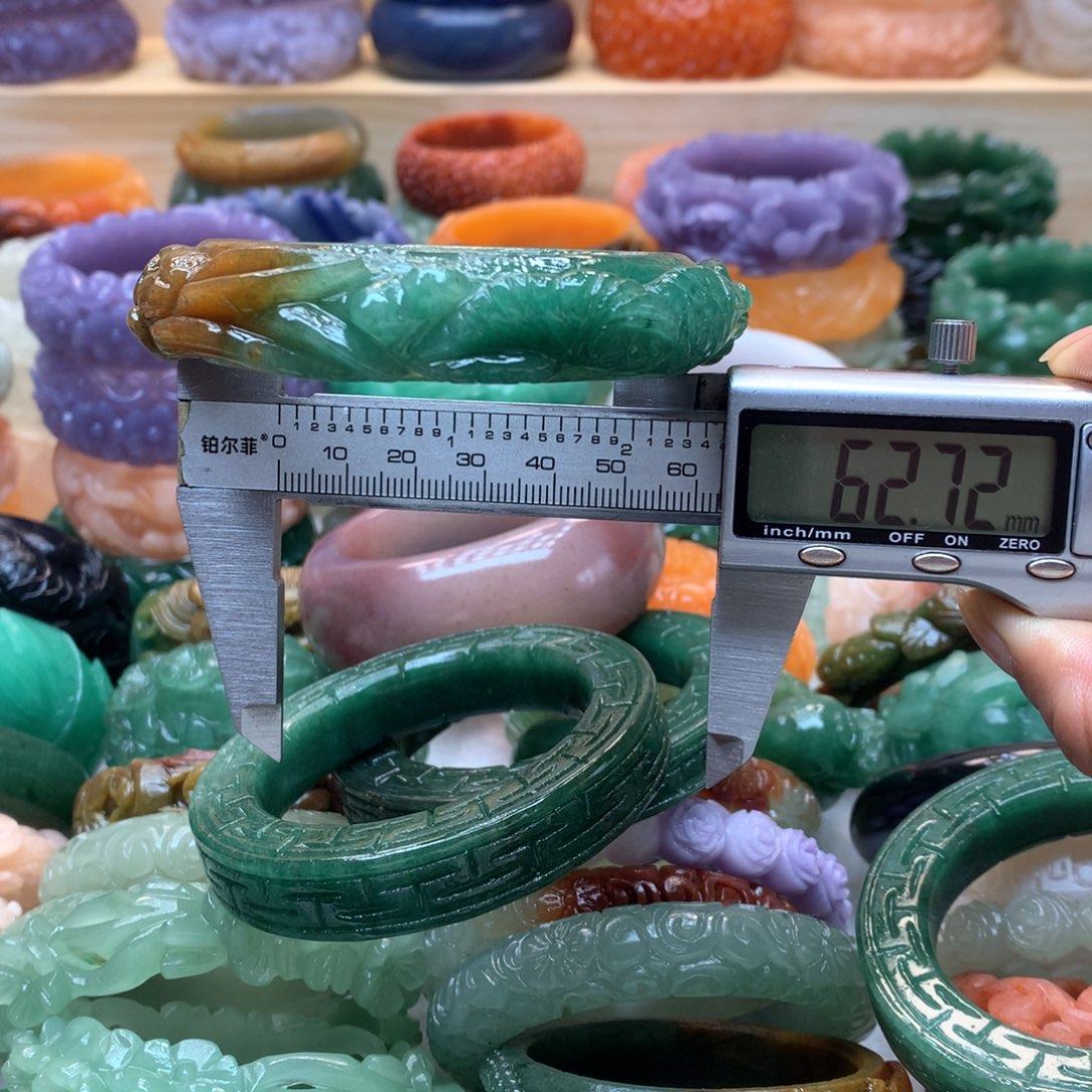 未镶嵌手镯石英质玉