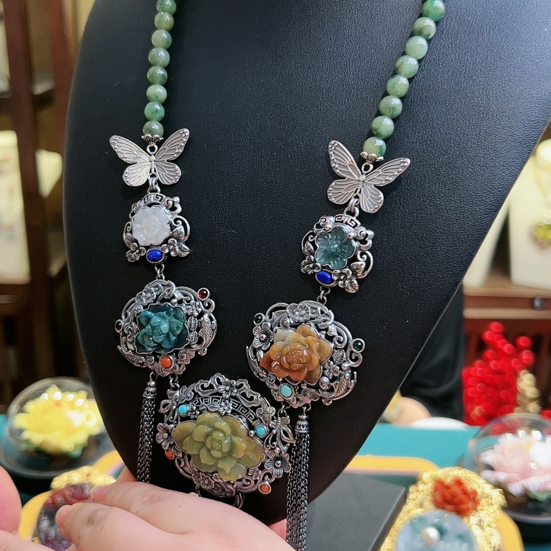 翡翠颈饰未镶嵌古风