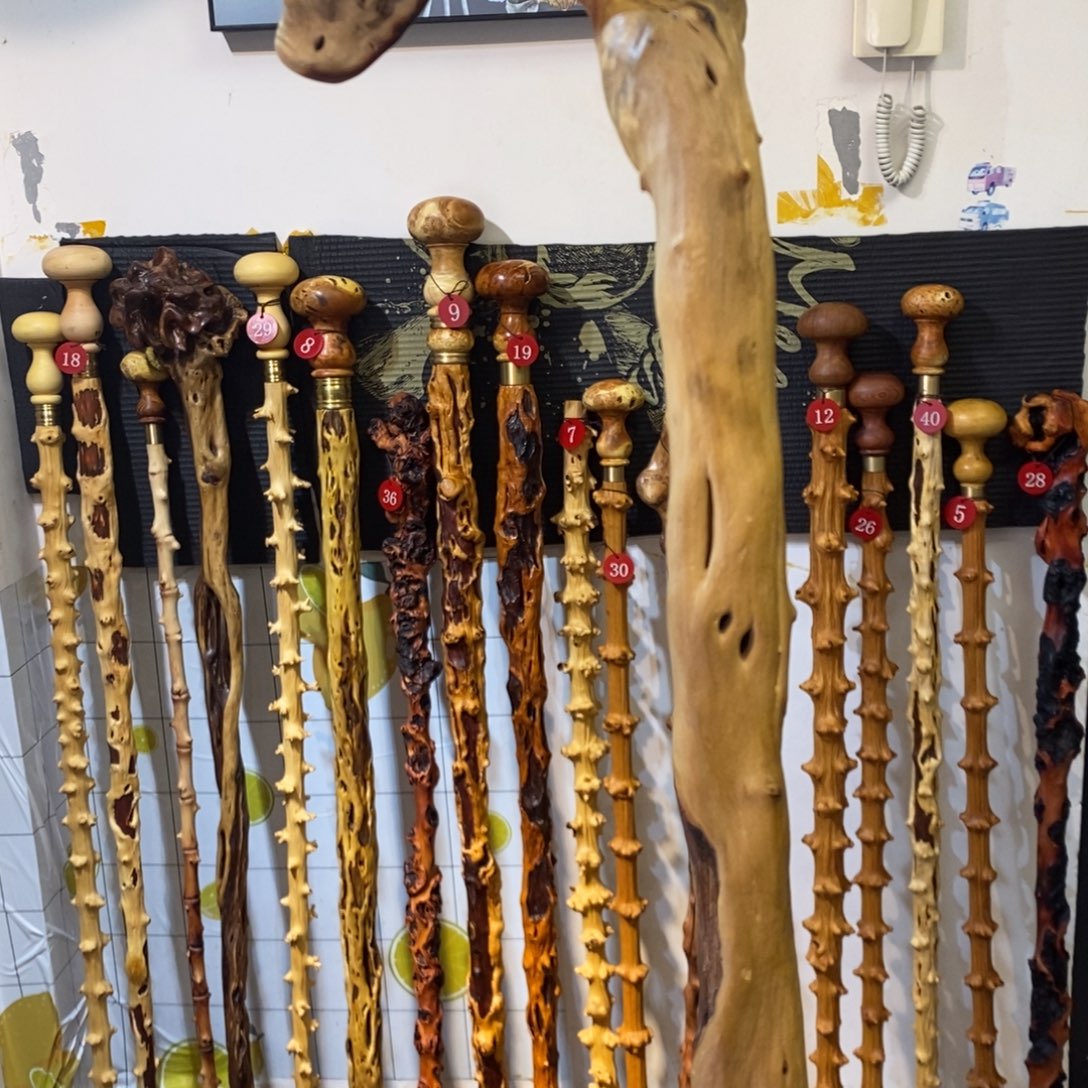 用***0香榧木麻梨尼疙瘩手把件文玩