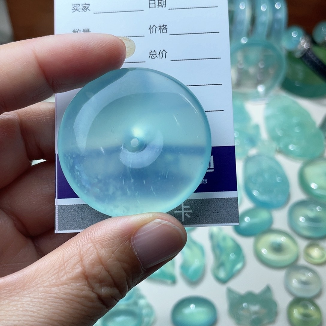 蛇纹石玉颈饰未镶嵌