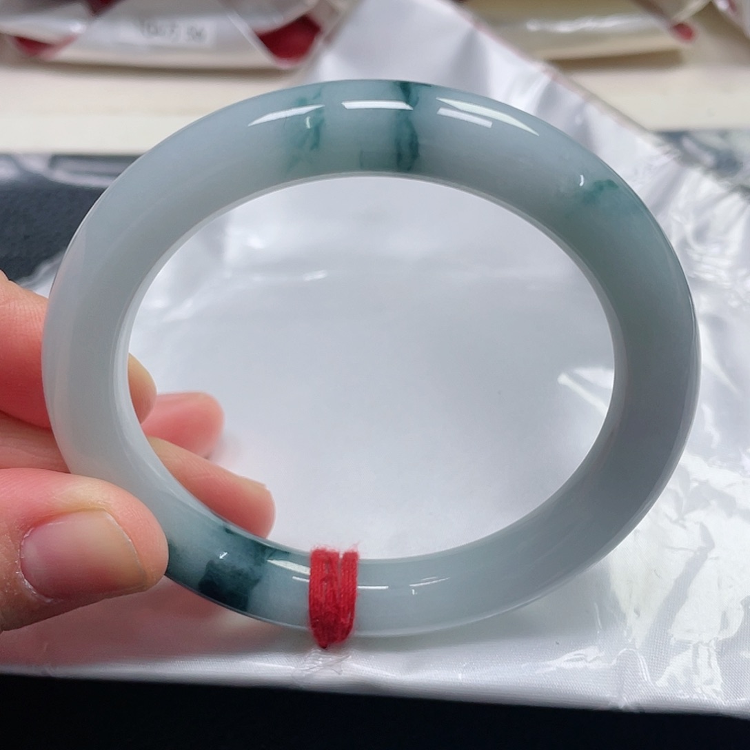 未镶嵌手镯（圆镯）翡翠