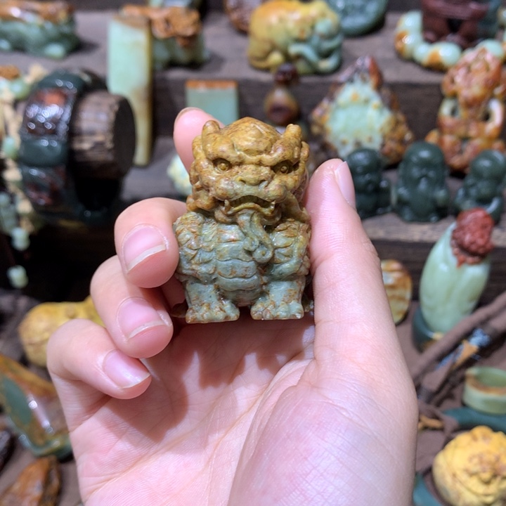 未镶嵌岫岩河磨玉（透闪石质玉）把件