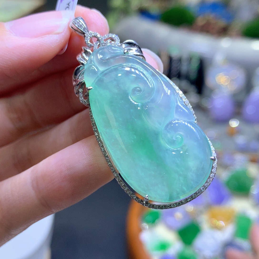 【闪购商品】翡翠颈饰18K金镶嵌翡翠吊坠项链