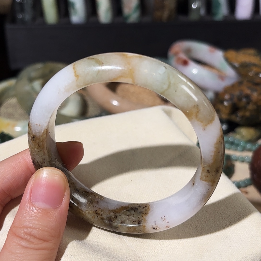 翡翠未镶嵌颈饰55.9，挣脱泥沼