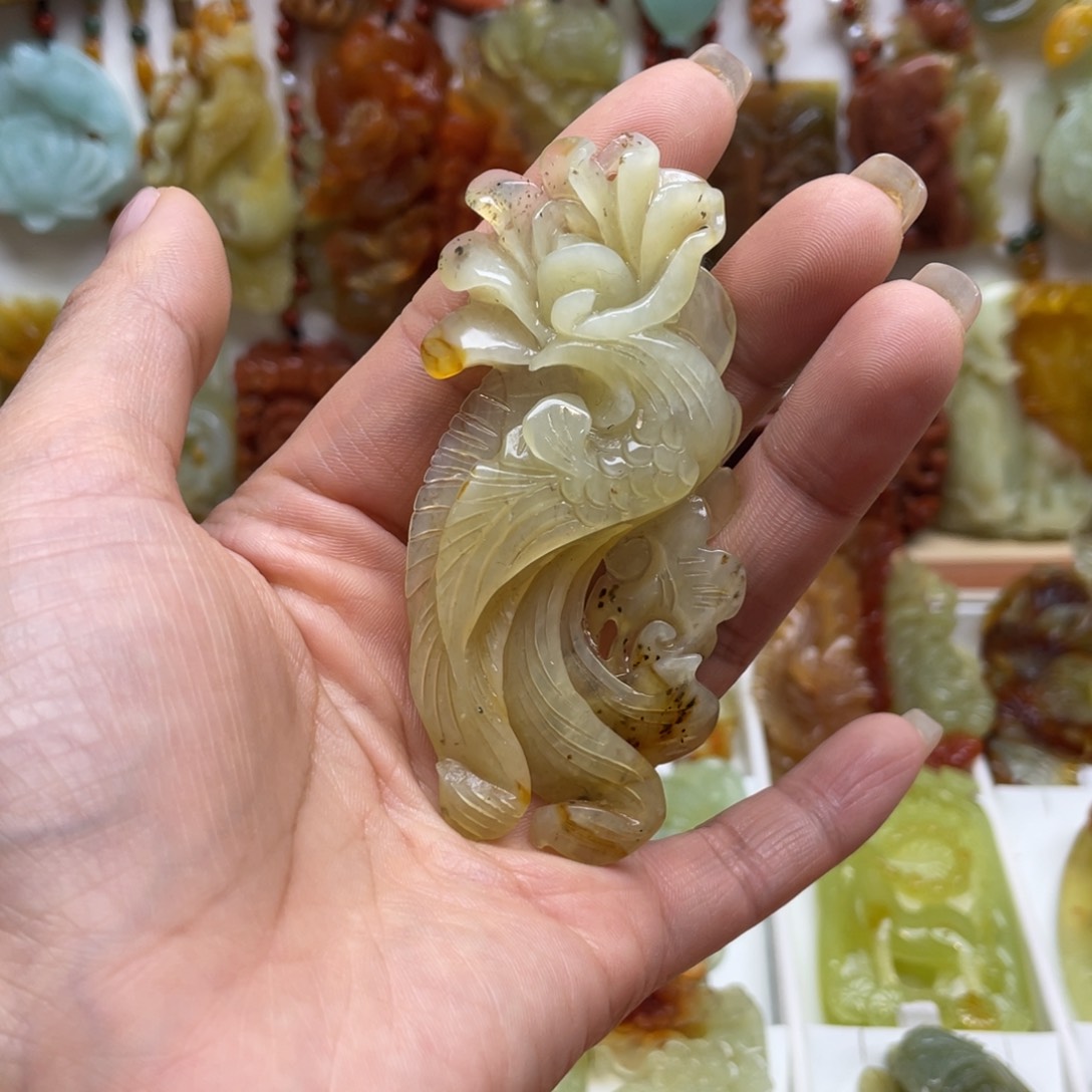 蛇纹石玉颈饰未镶嵌