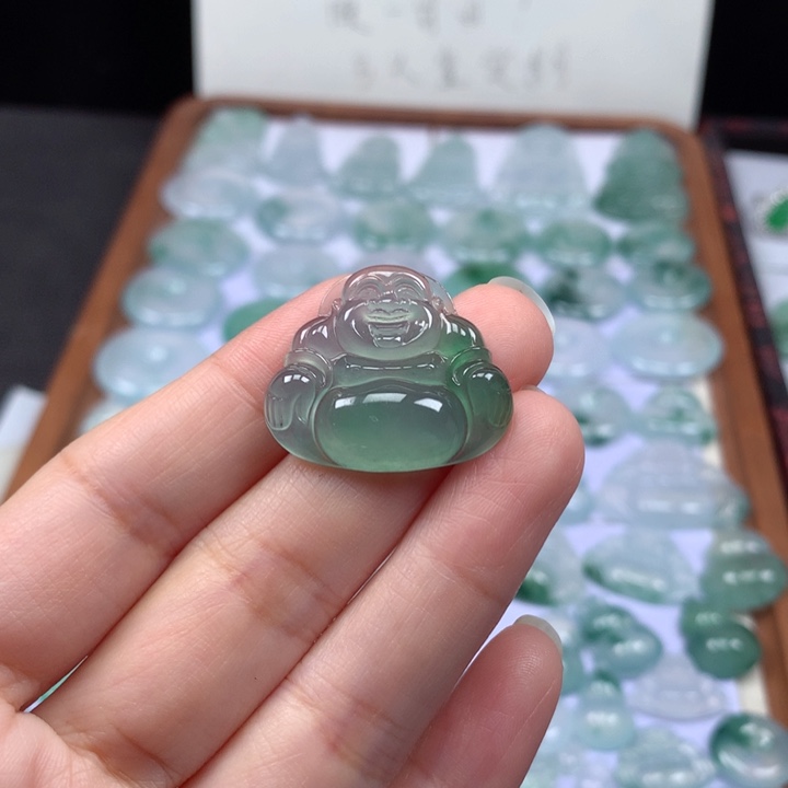 颈饰未镶嵌翡翠冰种晴底佛公