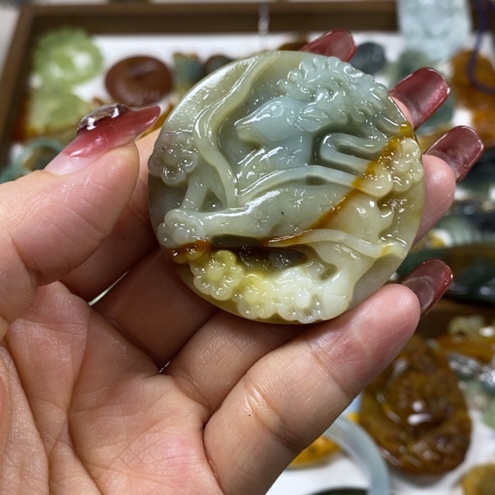 蛇纹石玉未镶嵌吊坠