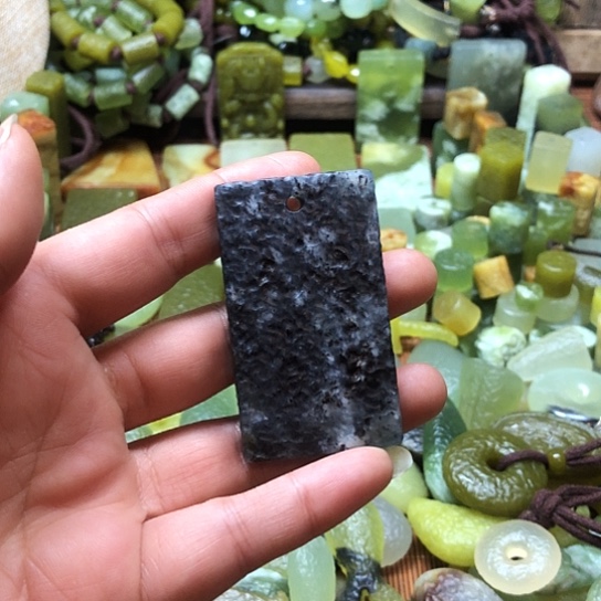 未镶嵌岫玉吊坠岫