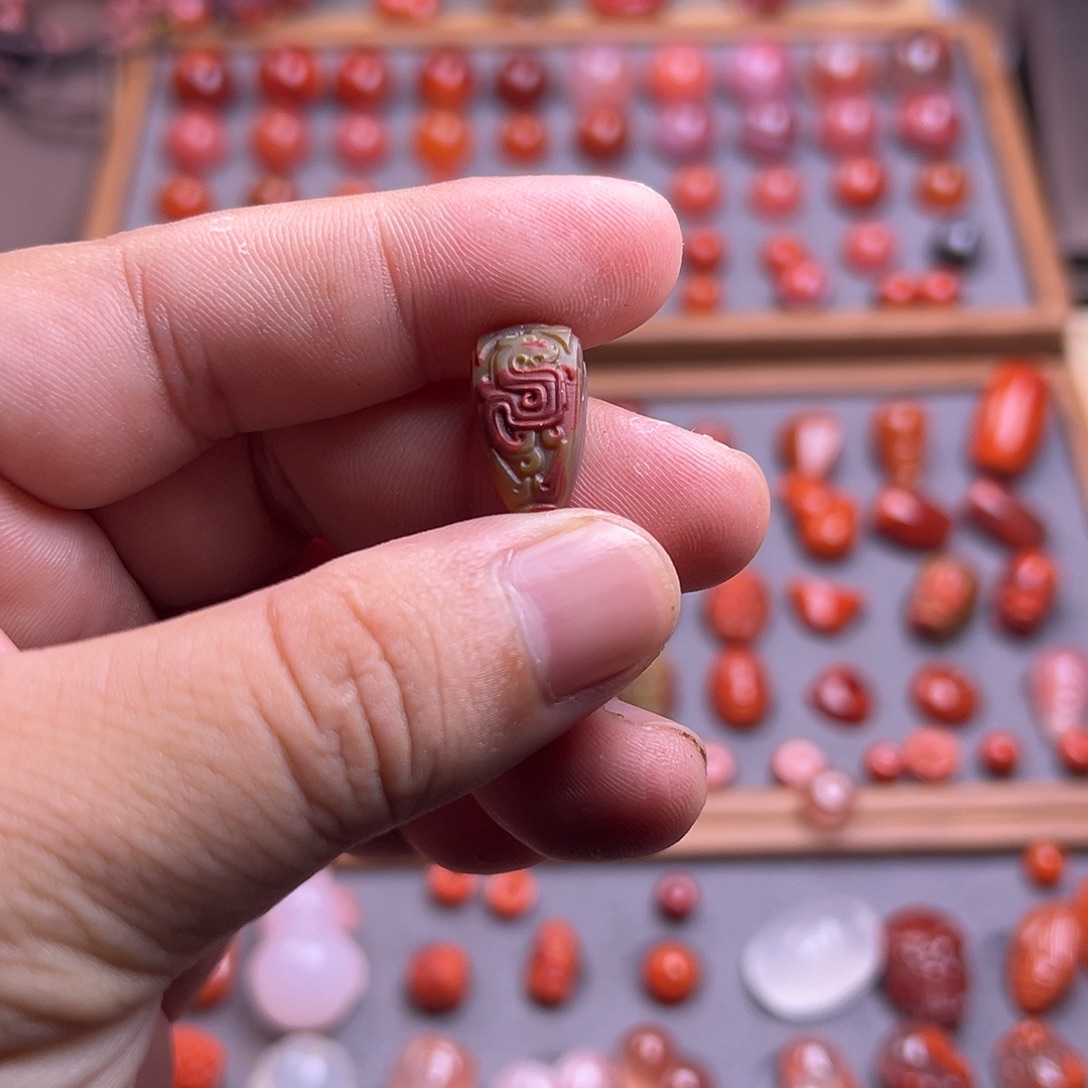 南红玛瑙未镶嵌珠宝奇石