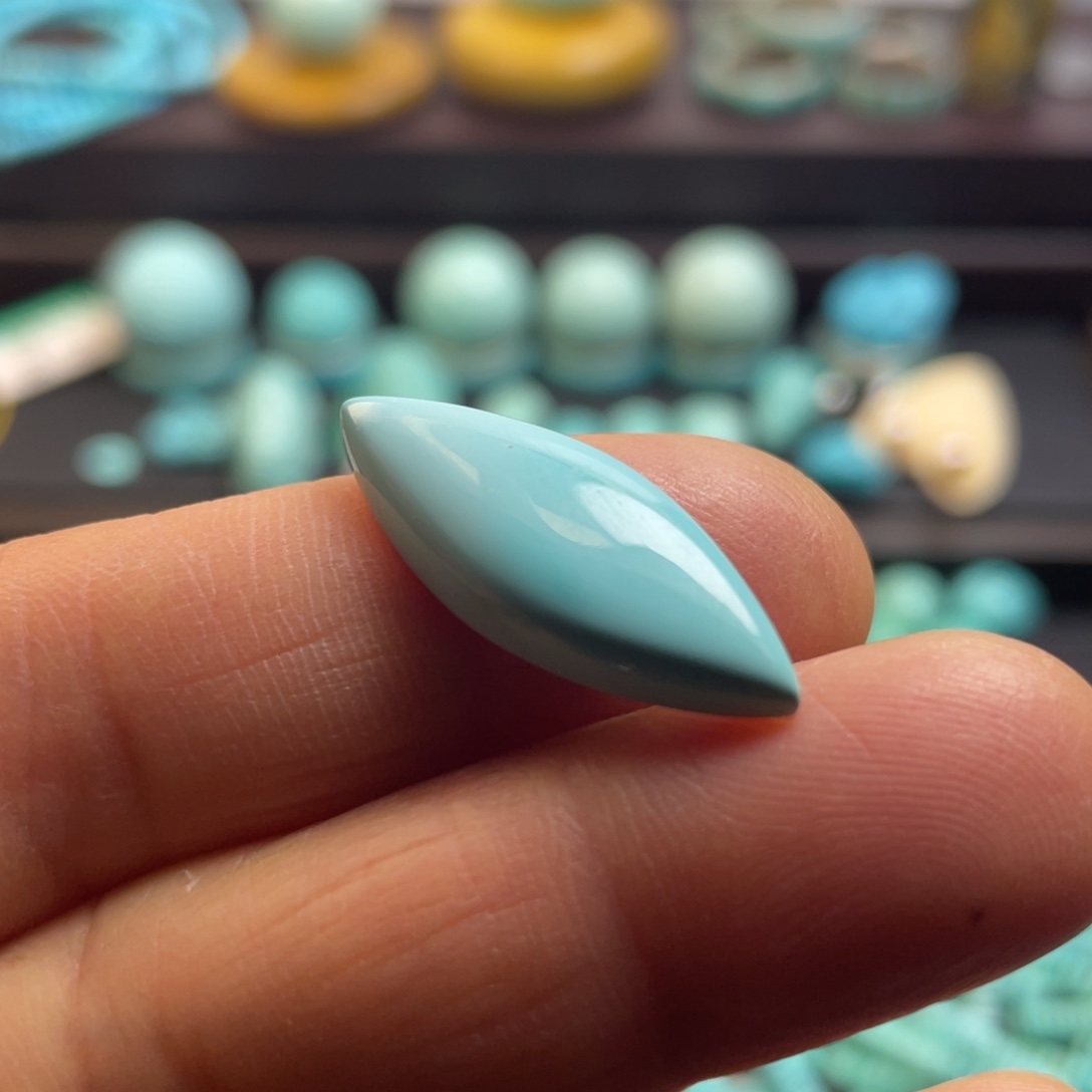 绿松石颈饰未镶嵌远***?