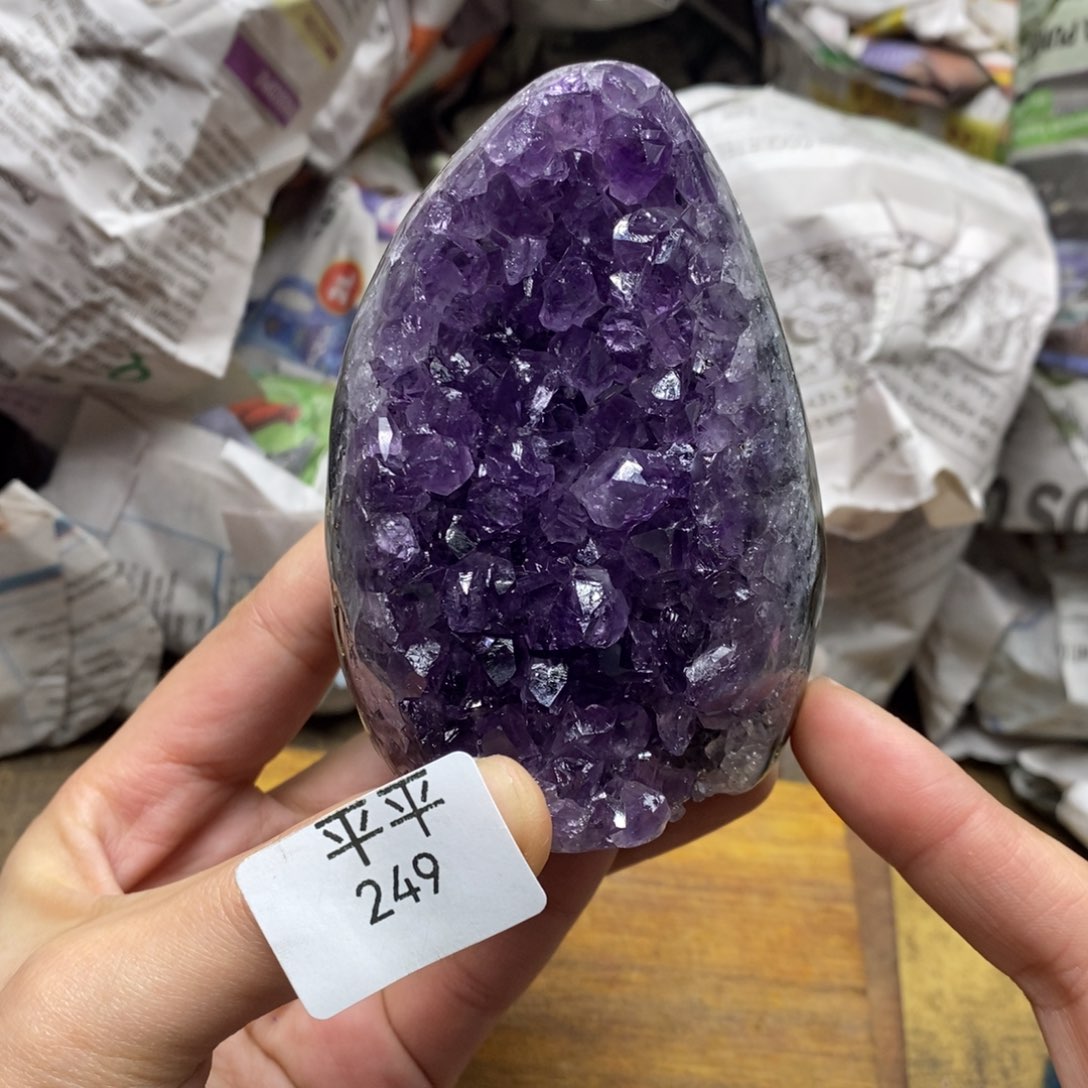 紫晶乌拉圭未镶嵌