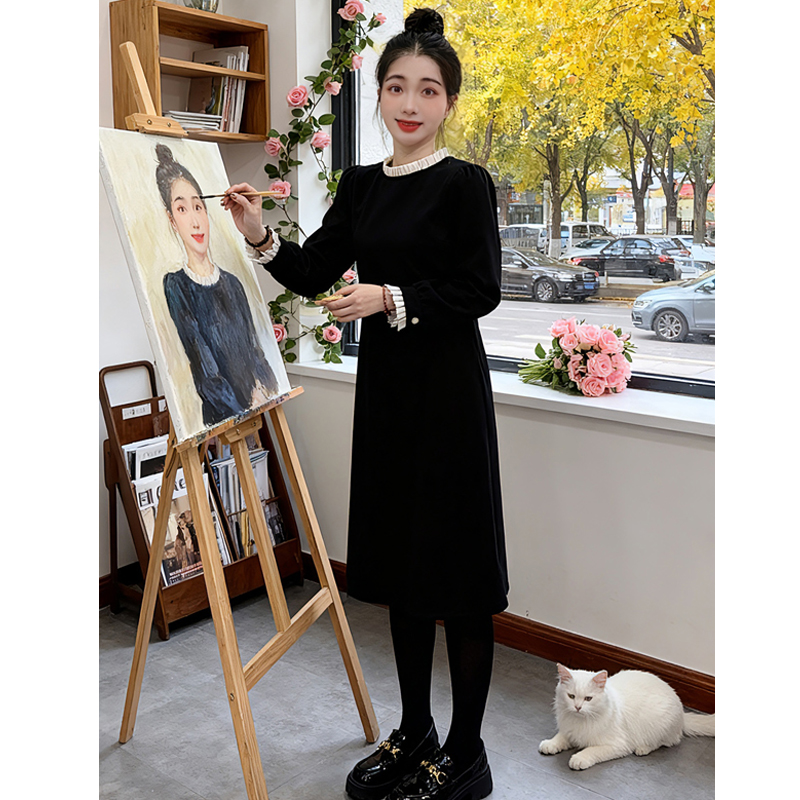 2025冬季法式赫本风花边拼接黑色显瘦气质连衣裙配大衣打底裙8633