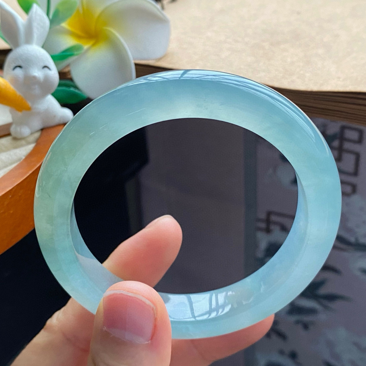 2.24批1023号翡翠手镯56.8-12.2-8.6冰绿果冻镯！带着温柔的氛围