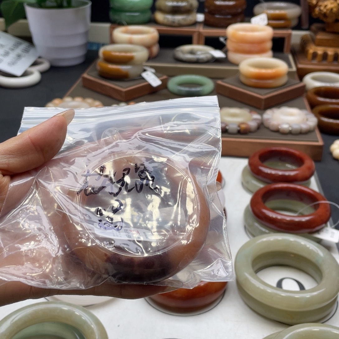 七***3石英岩玉未镶嵌手镯