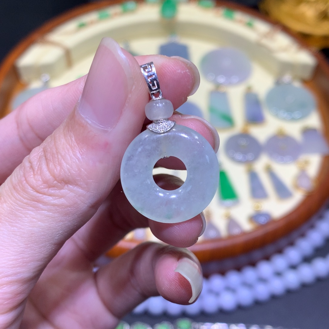 翡翠吊坠(不含链)18K金镶嵌