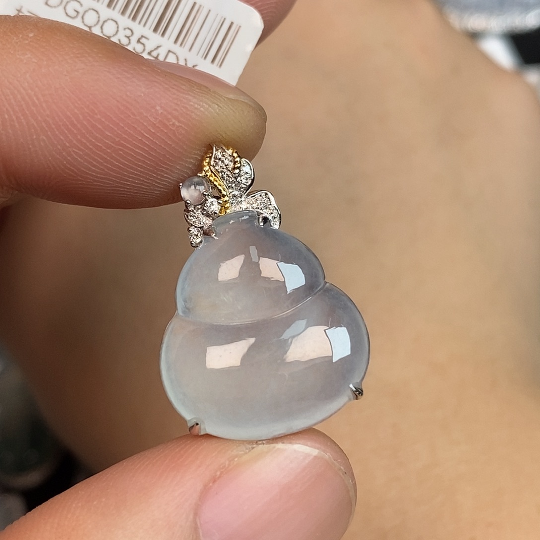 翡翠18K金镶嵌颈饰葫芦