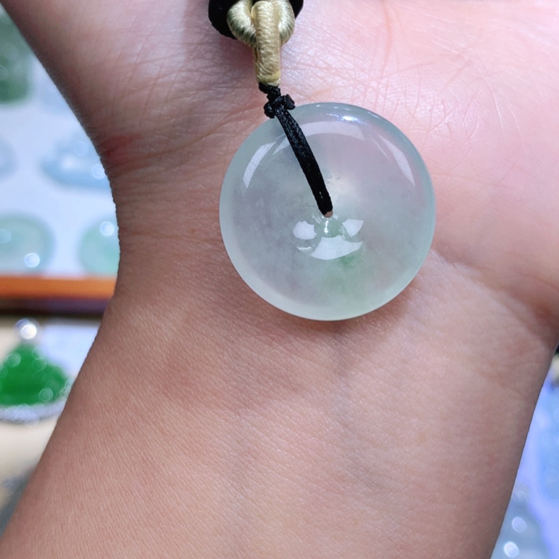 【闪购商品】翡翠颈饰未镶嵌平安扣