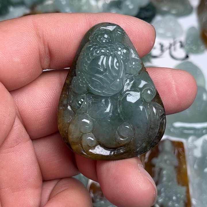 翡翠未镶嵌颈饰金蟾