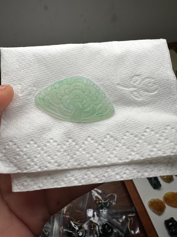 天然翡翠孔雀吊坠