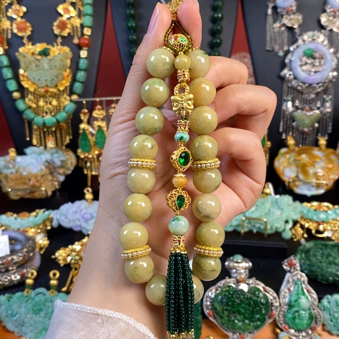 翡翠颈饰未镶嵌18子手持压襟两用 亏清