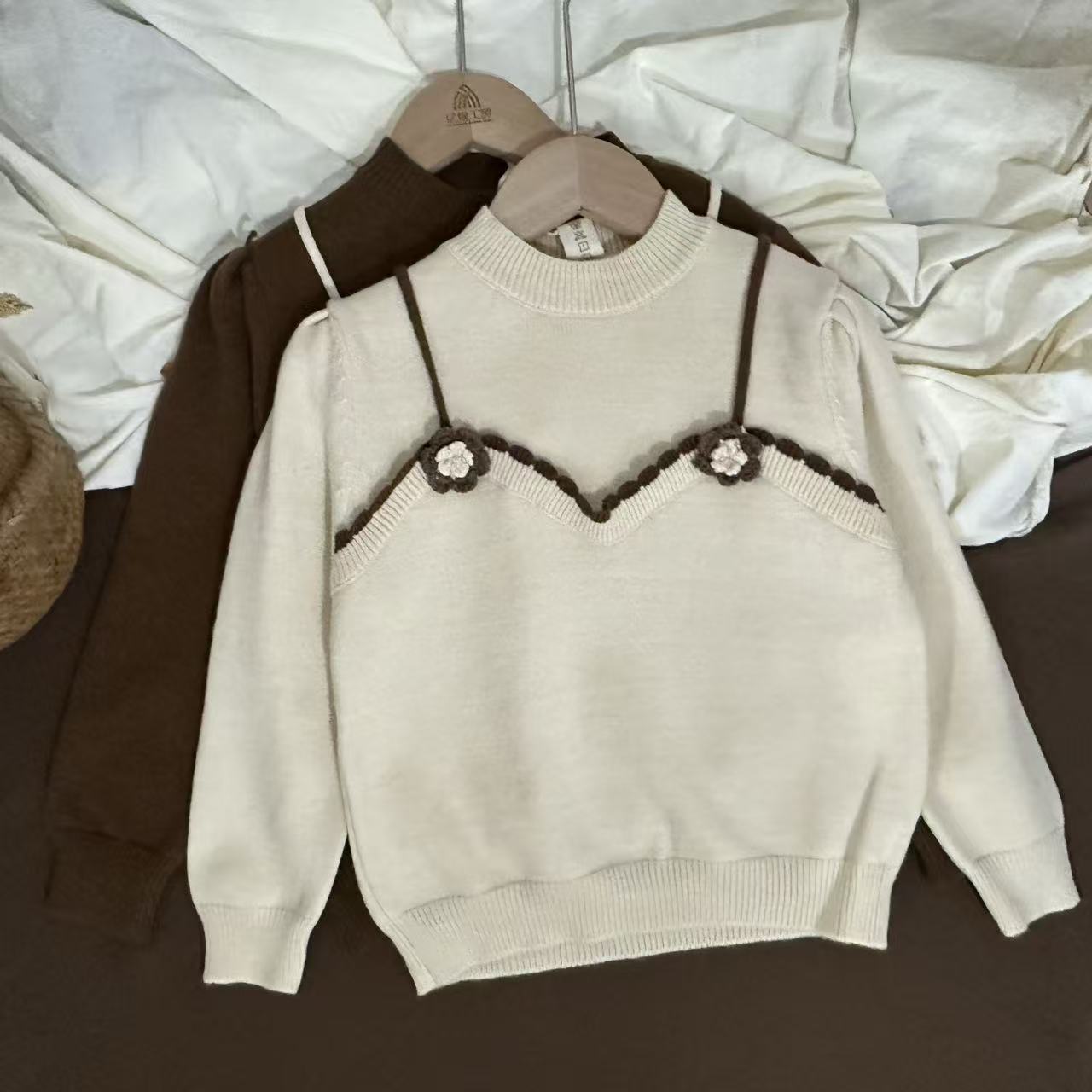  秋冬新款女童圆领勾花套头毛衣童装秋冬休闲温柔百搭毛衣长袖