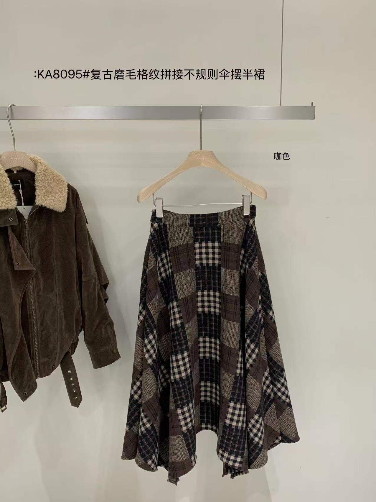 米古古 RS #8095-新 复古磨毛格纹不规则伞摆半裙（裙长93腰围66 ）