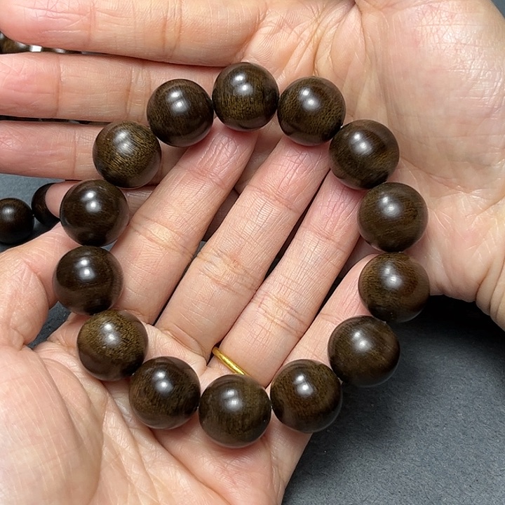 沉香手串白棋玉化