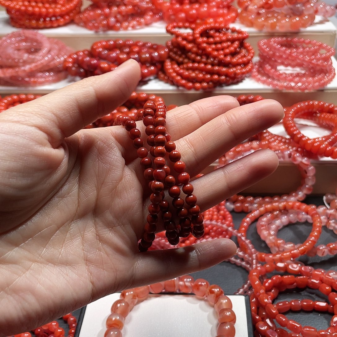 李***夏南红玛瑙未镶嵌手链