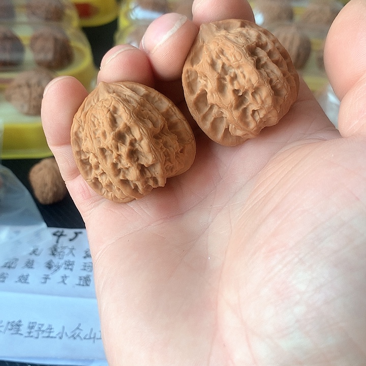 文玩核桃吊坠37梨木台