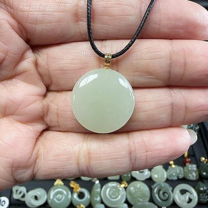 和田玉吊坠(不含链)18K金镶嵌