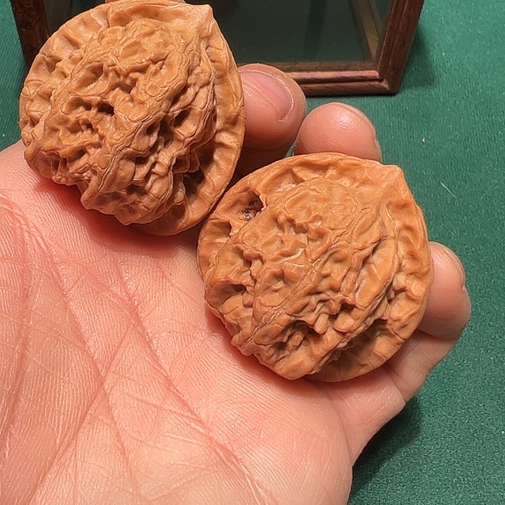 文玩核桃把件假*作梨木台40尺。全品。假动作