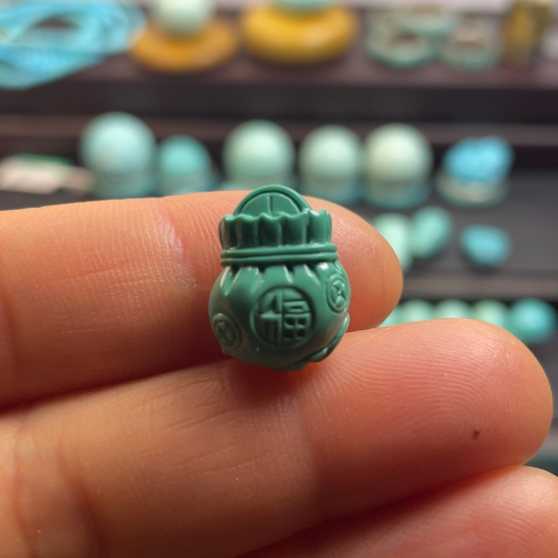 绿松石颈饰未镶嵌